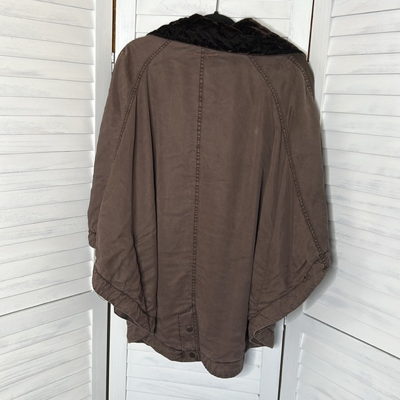 ANTHROPOLOGIE l Hei Hei Taupe Brown Todra Crushed Velvet Neck Lined Cape M/L - Picture 5 of 14